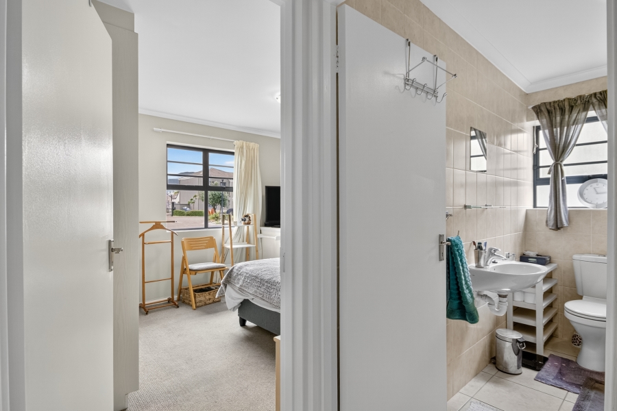 To Let 2 Bedroom Property for Rent in Heritage Park Western Cape